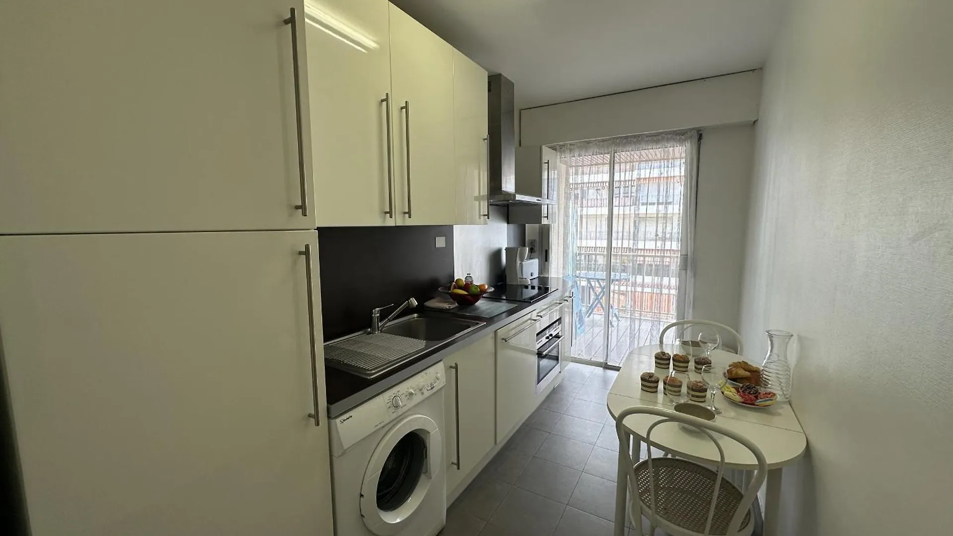 Charmant 2P Cannes Pel1900 0*,